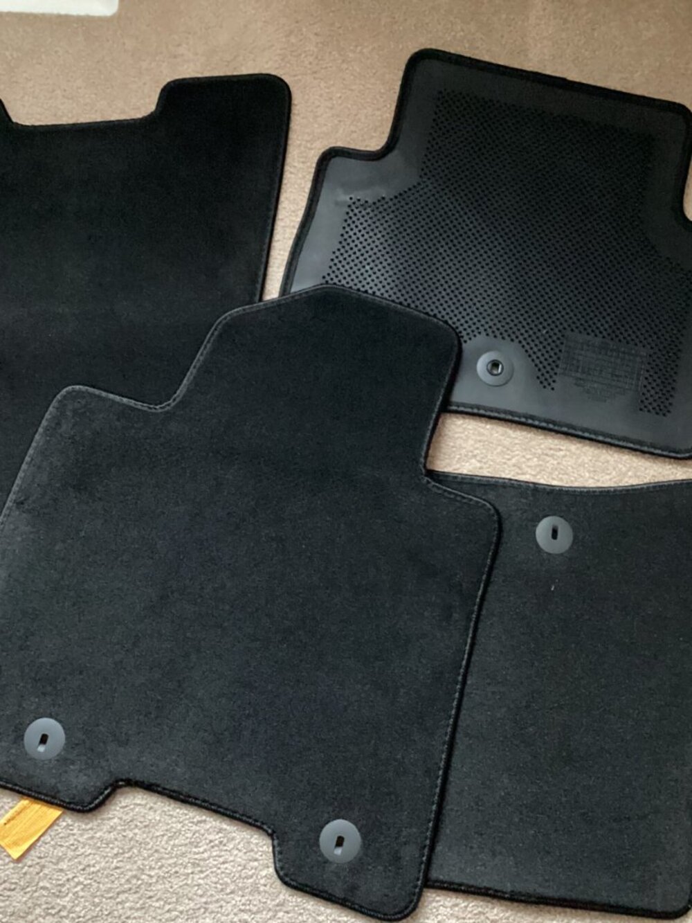 Kia (D9F14-AC101) Black Carpet Car Floor Mats Complete Set of 4 Car Accessories
